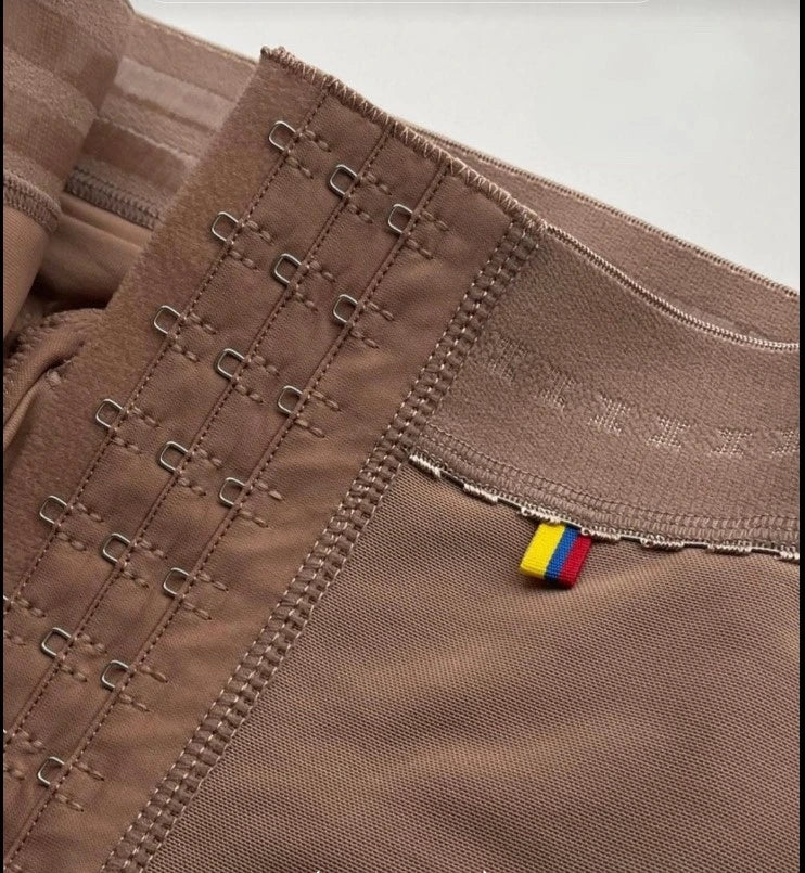 Faja Short Invisible Broches
